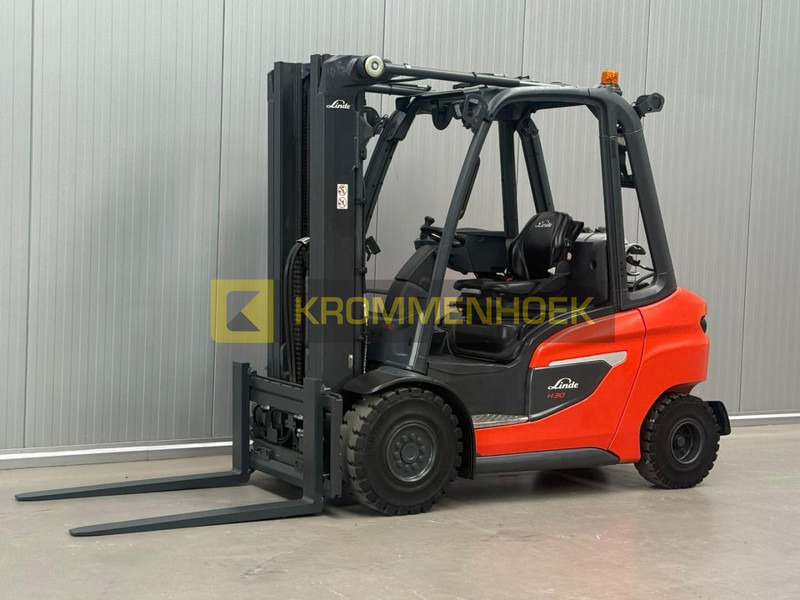Linde H 30 T - Gázüzemű targonca: 2 kép. Linde H 30 T - Gázüzemű targonca: 2 kép.