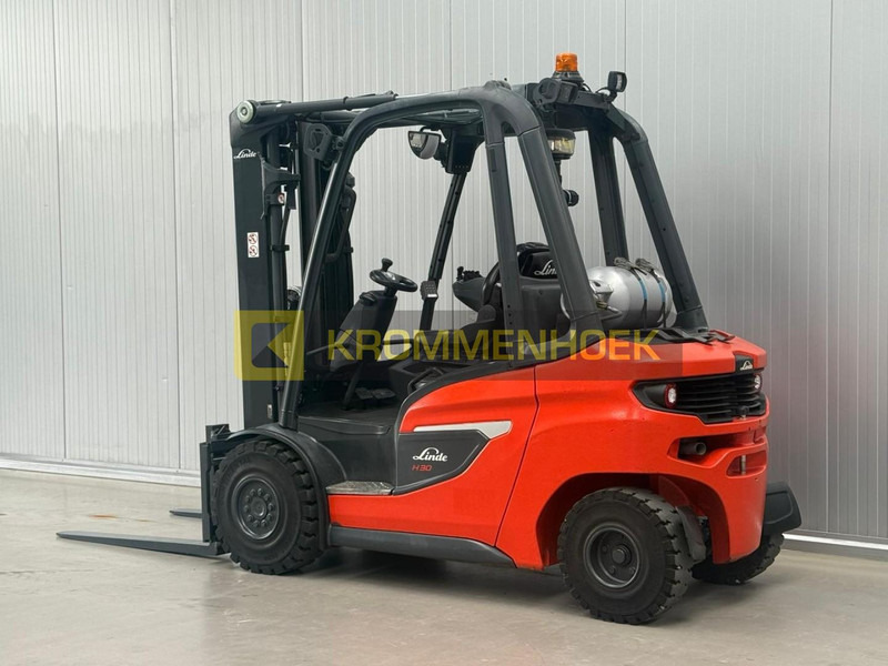 Linde H 30 T - Gázüzemű targonca: 3 kép. Linde H 30 T - Gázüzemű targonca: 3 kép.