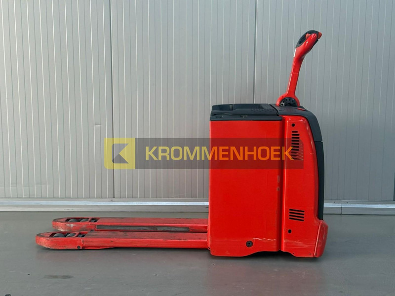Linde T 30 - Kézi raklapemelő: 1 kép. Linde T 30 - Kézi raklapemelő: 1 kép.