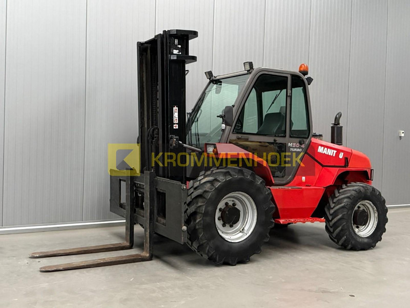 Manitou M 50-4 - Terepjáró képességű targoncá: 2 kép. Manitou M 50-4 - Terepjáró képességű targoncá: 2 kép.