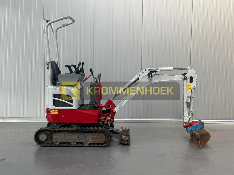 Takeuchi TB 210 R - Minikotró: 5 kép. Takeuchi TB 210 R - Minikotró: 5 kép.