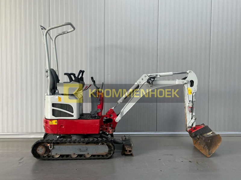 Takeuchi TB 210 R - Minikotró: 5 kép. Takeuchi TB 210 R - Minikotró: 5 kép.