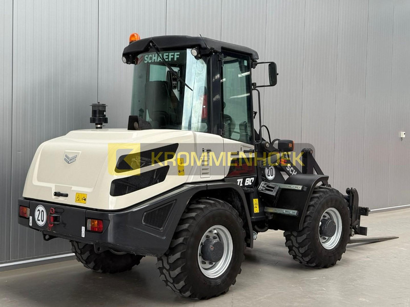 Terex TL80 - Gumikerekes homlokrakodó: 4 kép. Terex TL80 - Gumikerekes homlokrakodó: 4 kép.