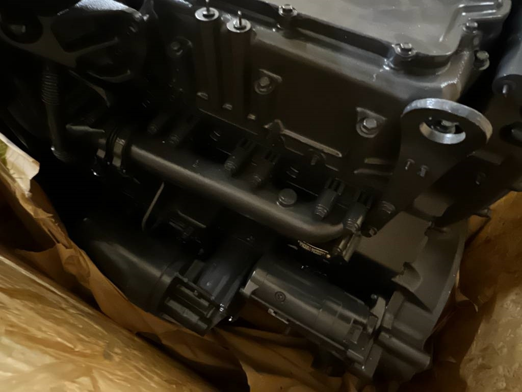 CNH Engine - CNH - F2CFE613G - Motor - Mezőgazdasági gépek: 5 kép. CNH Engine - CNH - F2CFE613G - Motor - Mezőgazdasági gépek: 5 kép.