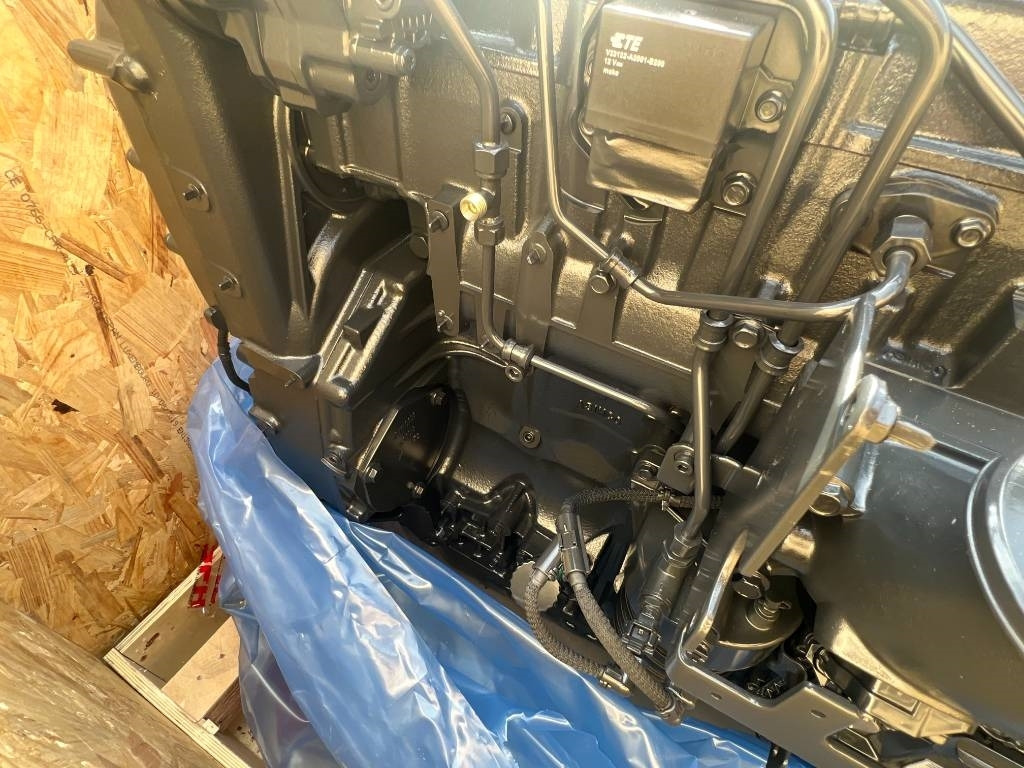 CNH Moteur - FPT Cursor 9 - F2CFE613G - Motor - Mezőgazdasági gépek: 4 kép. CNH Moteur - FPT Cursor 9 - F2CFE613G - Motor - Mezőgazdasági gépek: 4 kép.