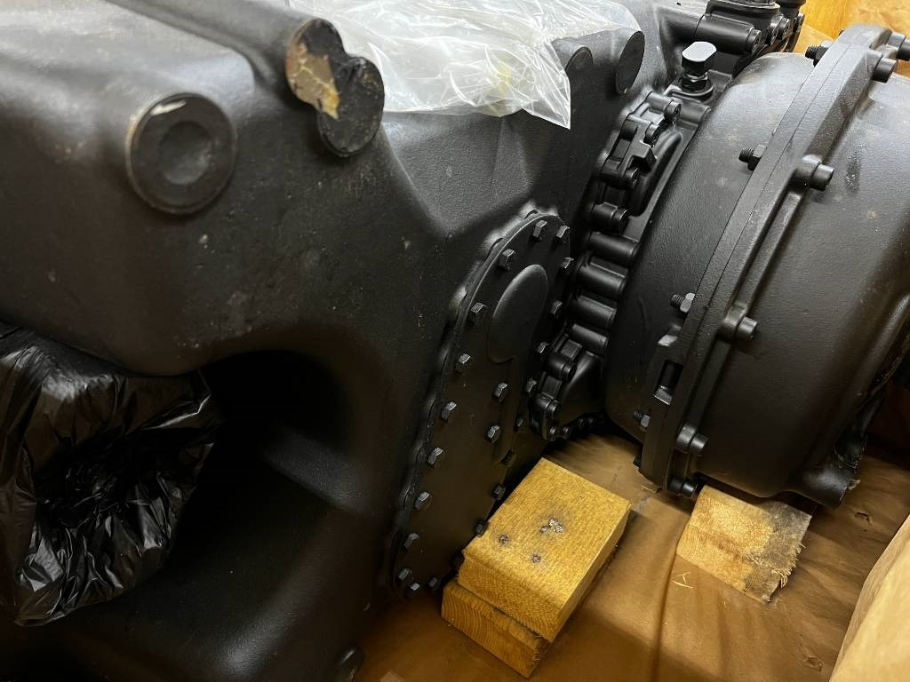 CNH Powershift - CNH / ZF - 4WG210 ZF - Sebességváltó - Mezőgazdasági gépek: 5 kép. CNH Powershift - CNH / ZF - 4WG210 ZF - Sebességváltó - Mezőgazdasági gépek: 5 kép.