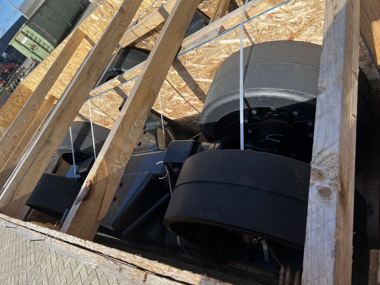 CNH combine - Lánctalp - Kombájn: 1 kép. CNH combine - Lánctalp - Kombájn: 1 kép.