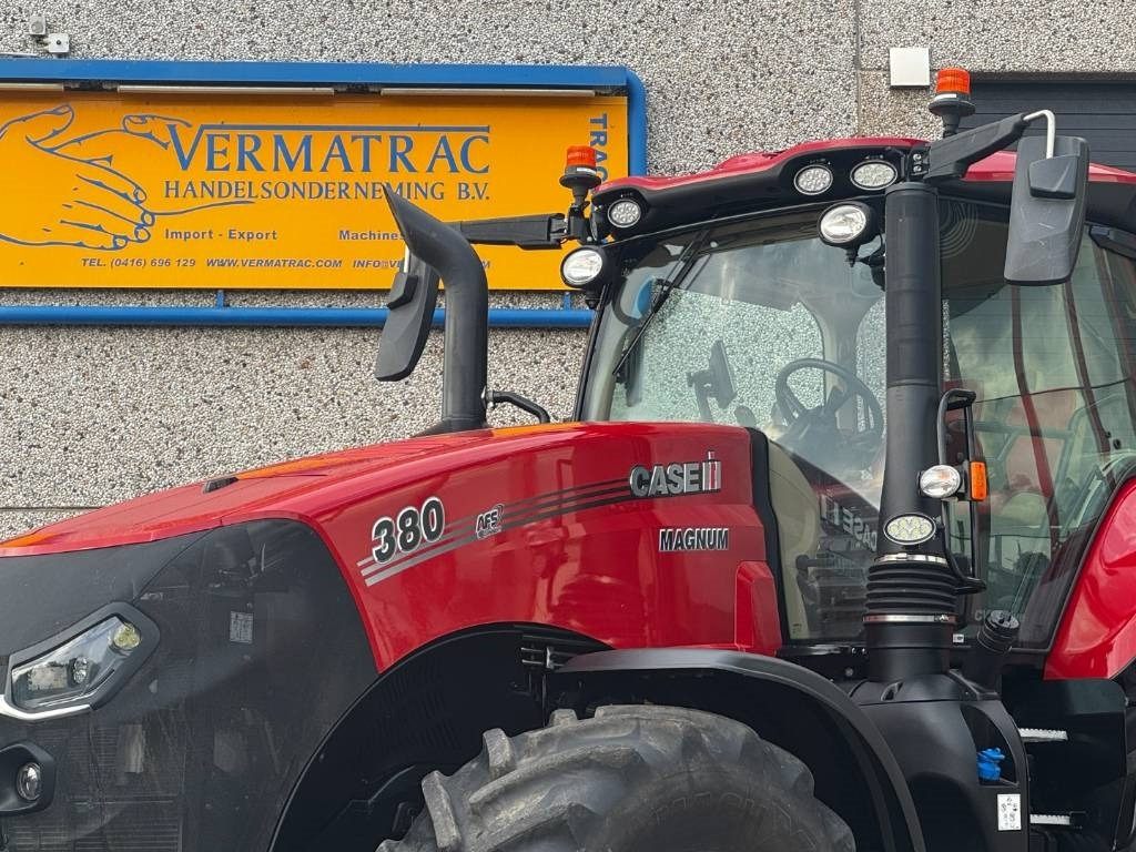 Case IH MAGNUM 380 CVX, AFS Connect, Frontlinkage, 1750 hr - Traktor: 2 kép. Case IH MAGNUM 380 CVX, AFS Connect, Frontlinkage, 1750 hr - Traktor: 2 kép.