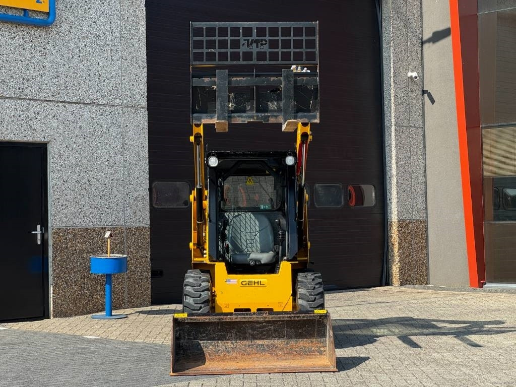 Gehl R135 / Mantitou 1350R, 2022, 115 hours! - Lánctalpas kotró: 3 kép. Gehl R135 / Mantitou 1350R, 2022, 115 hours! - Lánctalpas kotró: 3 kép.