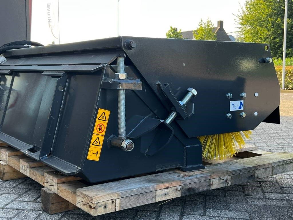 Lánctalpas kotró Gehl R135 / Mantitou 1350R, 2022, 115 hours!: 42 kép.