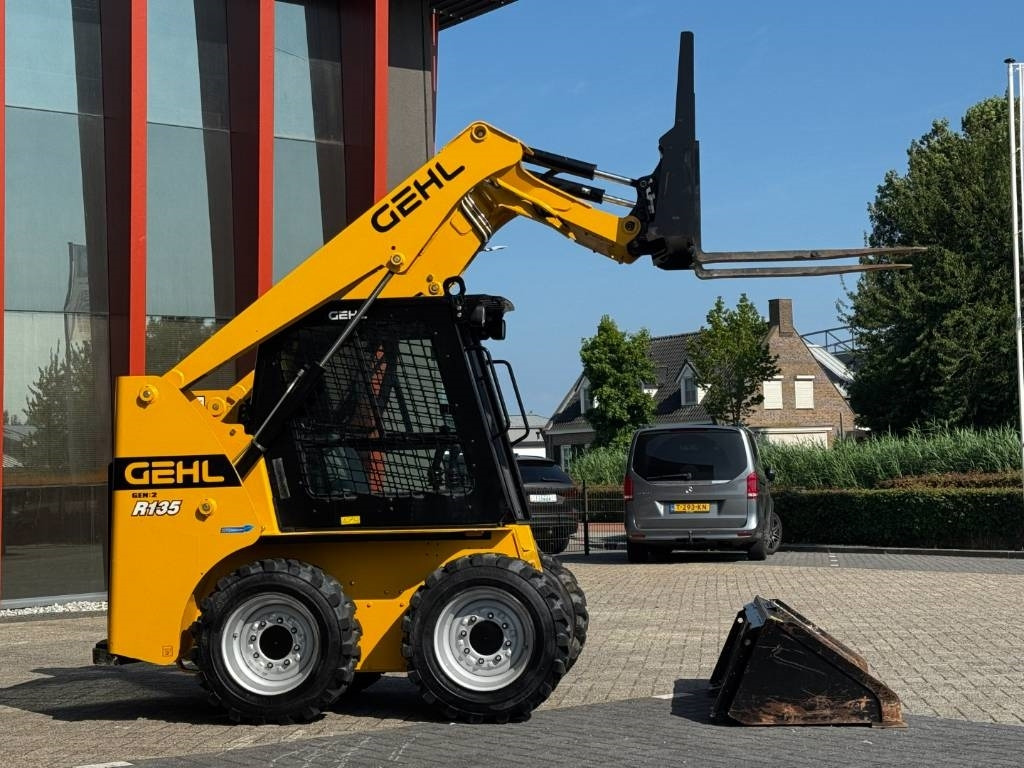Gehl R135 / Mantitou 1350R, 2022, 115 hours! - Lánctalpas kotró: 5 kép. Gehl R135 / Mantitou 1350R, 2022, 115 hours! - Lánctalpas kotró: 5 kép.