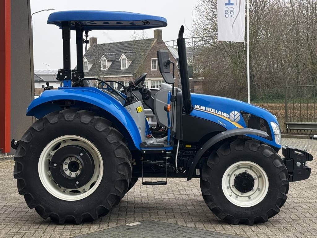 New Holland T4.75, Power Shuttle, creepspeed, ROPS! - Traktor: 4 kép. New Holland T4.75, Power Shuttle, creepspeed, ROPS! - Traktor: 4 kép.