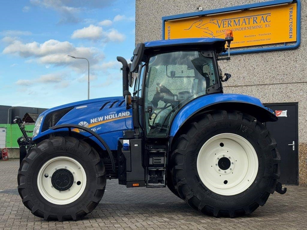 New Holland T6.180 Dynamic Command, frontlinkage, Stage V, GPS - Traktor: 2 kép. New Holland T6.180 Dynamic Command, frontlinkage, Stage V, GPS - Traktor: 2 kép.