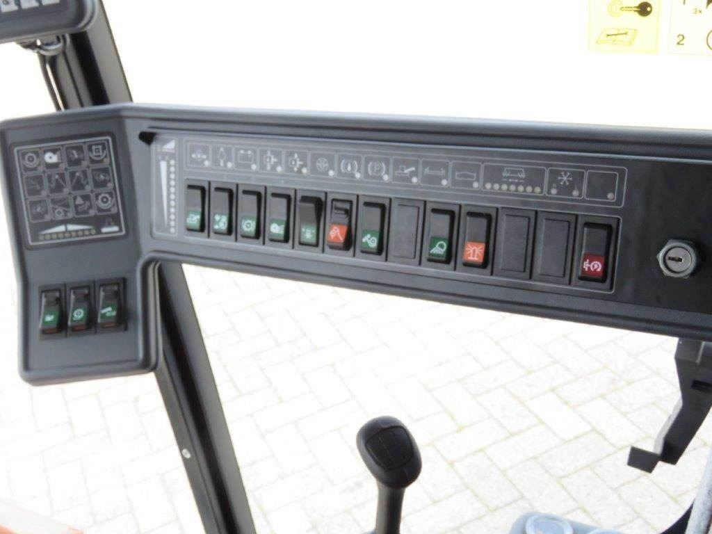 Fülke - Mezőgazdasági gépek New Holland TX: 23 kép. Fülke - Mezőgazdasági gépek New Holland TX: 23 kép.