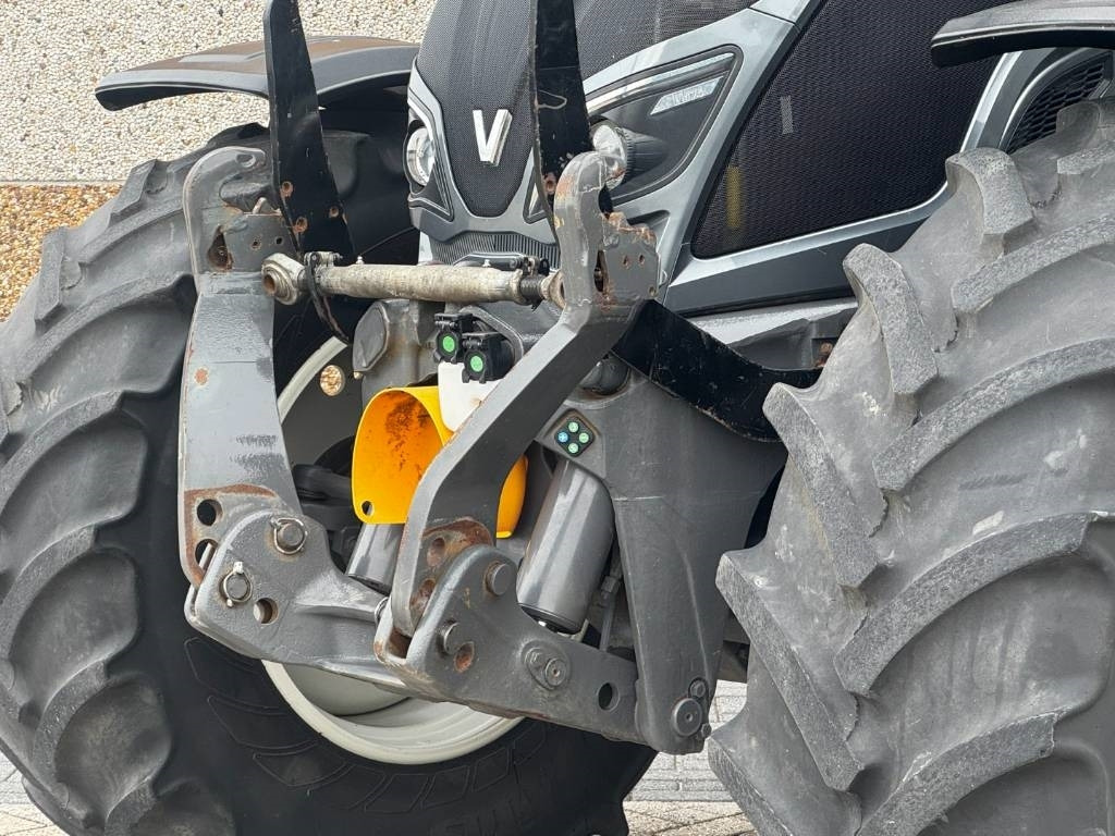 Valtra N174D, Frontlinkage + PTO, Frontloader, 3846 hours - Traktor: 4 kép. Valtra N174D, Frontlinkage + PTO, Frontloader, 3846 hours - Traktor: 4 kép.