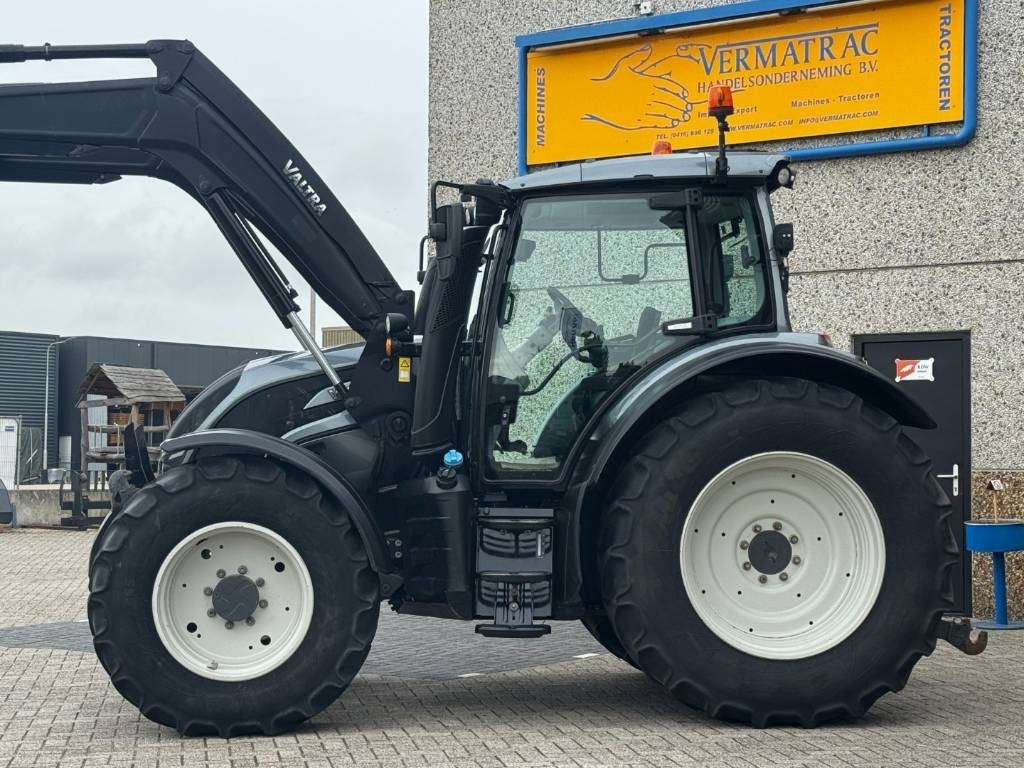Valtra N174D, Frontlinkage + PTO, Frontloader, 3846 hours - Traktor: 3 kép. Valtra N174D, Frontlinkage + PTO, Frontloader, 3846 hours - Traktor: 3 kép.