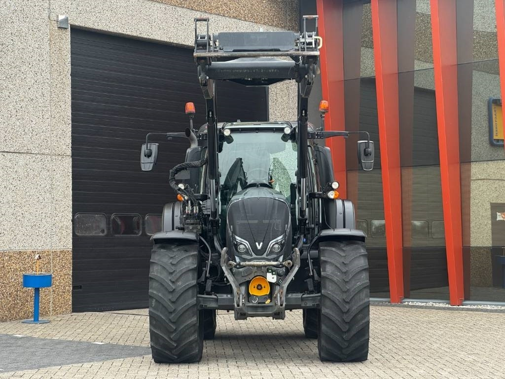 Valtra N174D, Frontlinkage + PTO, Frontloader, 3846 hours - Traktor: 5 kép. Valtra N174D, Frontlinkage + PTO, Frontloader, 3846 hours - Traktor: 5 kép.
