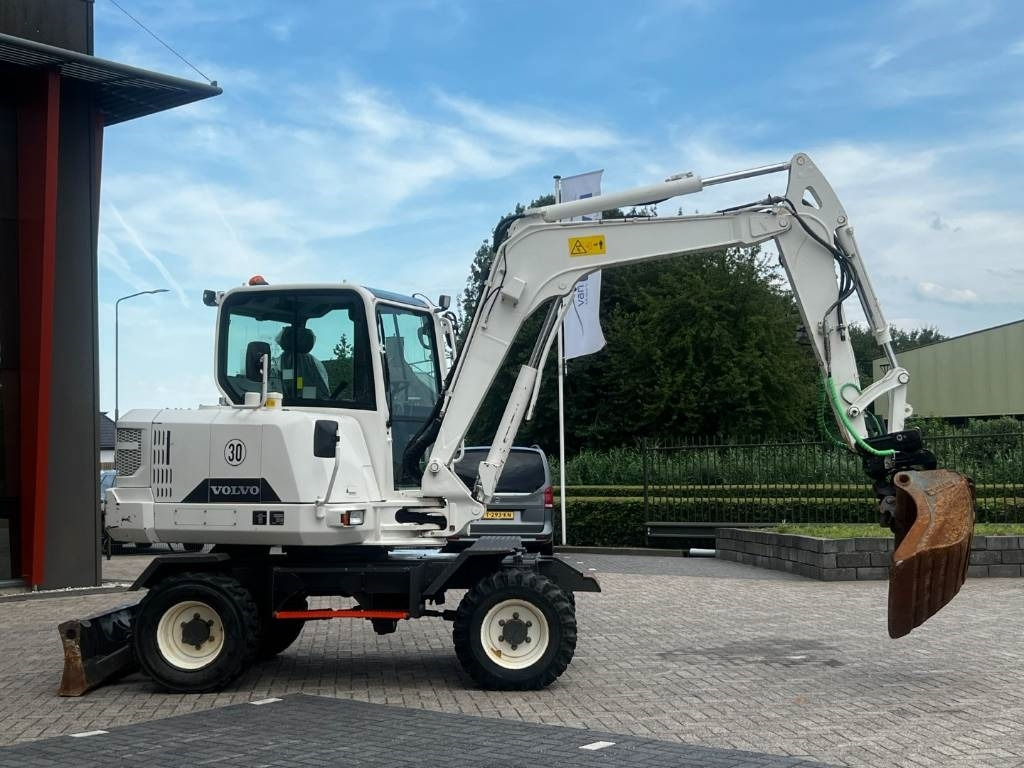Volvo EW60E, 2021, 1403 hours, Steelwirst! - Gumikerekes kotró: 3 kép. Volvo EW60E, 2021, 1403 hours, Steelwirst! - Gumikerekes kotró: 3 kép.