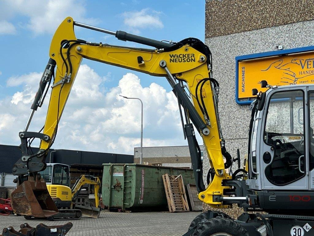 Wacker Neuson EW100 – 1376 hours – 2019!! - Gumikerekes kotró: 4 kép. Wacker Neuson EW100 – 1376 hours – 2019!! - Gumikerekes kotró: 4 kép.