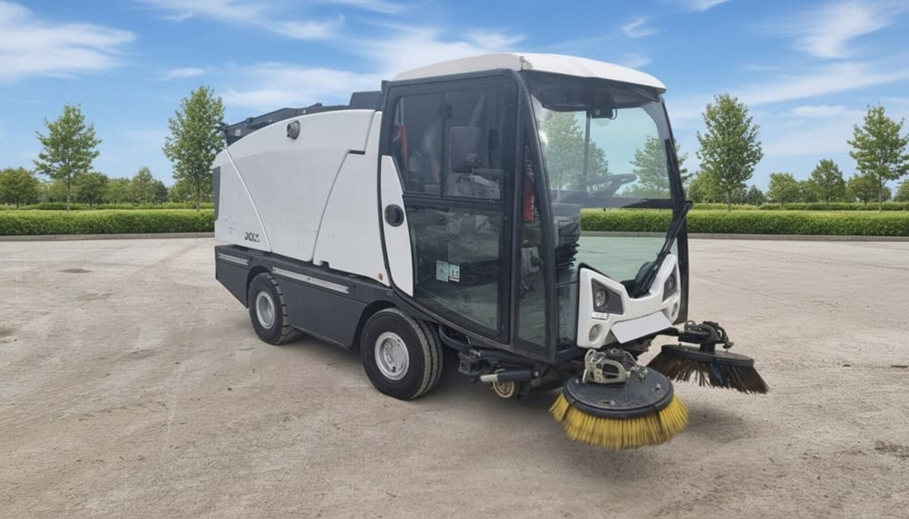 Johnston C202 - Utcaseprő gép: 1 kép. Johnston C202 - Utcaseprő gép: 1 kép.