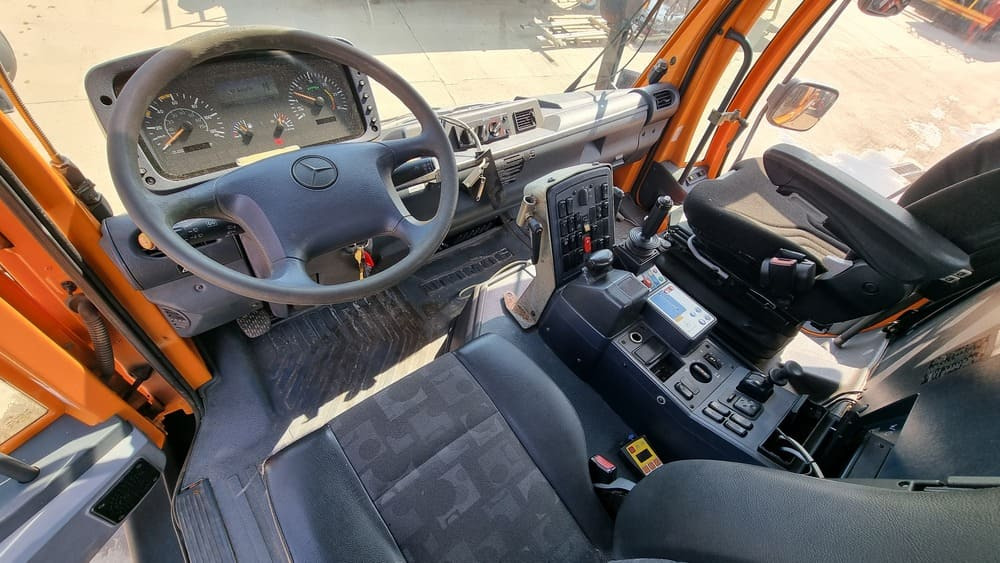 MERCEDES-BENZ Unimog U400 - Kommunális traktor: 5 kép. MERCEDES-BENZ Unimog U400 - Kommunális traktor: 5 kép.