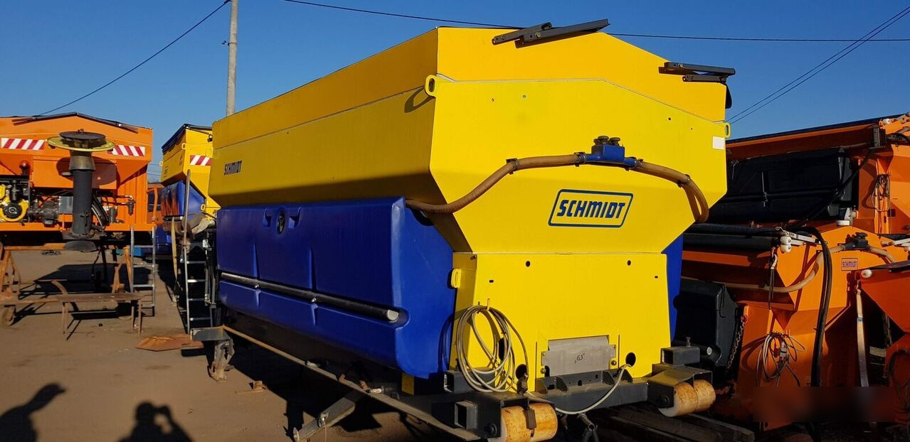 Schmidt STRATOS - Homok-/ Sószóró - Többcélú/ Speciális jármű: 3 kép. Schmidt STRATOS - Homok-/ Sószóró - Többcélú/ Speciális jármű: 3 kép.
