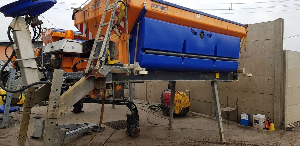 Homok-/ Sószóró - Többcélú/ Speciális jármű Schmidt Solarko piaskarka SCHMIDT STRATOS 5m3: 9 kép.