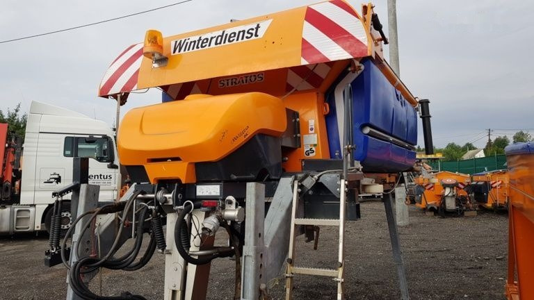 Schmidt Solarko piaskarka SCHMIDT STRATOS 5m3 - Homok-/ Sószóró - Többcélú/ Speciális jármű: 2 kép. Schmidt Solarko piaskarka SCHMIDT STRATOS 5m3 - Homok-/ Sószóró - Többcélú/ Speciális jármű: 2 kép.