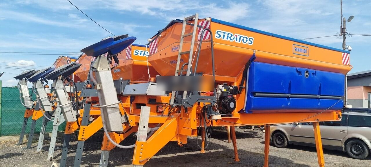 Schmidt odnowiona 2022 - Homok-/ Sószóró - Többcélú/ Speciális jármű: 1 kép. Schmidt odnowiona 2022 - Homok-/ Sószóró - Többcélú/ Speciális jármű: 1 kép.