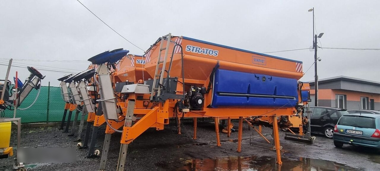 Schmidt odnowiona 2022 - Homok-/ Sószóró - Többcélú/ Speciális jármű: 3 kép. Schmidt odnowiona 2022 - Homok-/ Sószóró - Többcélú/ Speciális jármű: 3 kép.