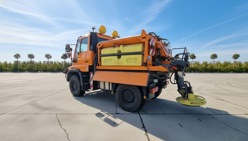 MERCEDES-BENZ Unimog U300 - Többcélú/ Speciális jármű: 2 kép. MERCEDES-BENZ Unimog U300 - Többcélú/ Speciális jármű: 2 kép.