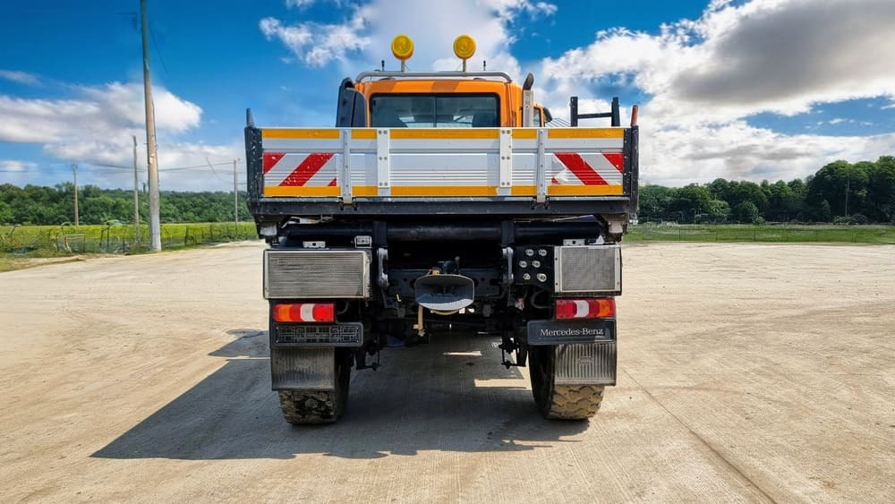 Mercedes-Benz Unimog U527 - Többcélú/ Speciális jármű: 5 kép. Mercedes-Benz Unimog U527 - Többcélú/ Speciális jármű: 5 kép.