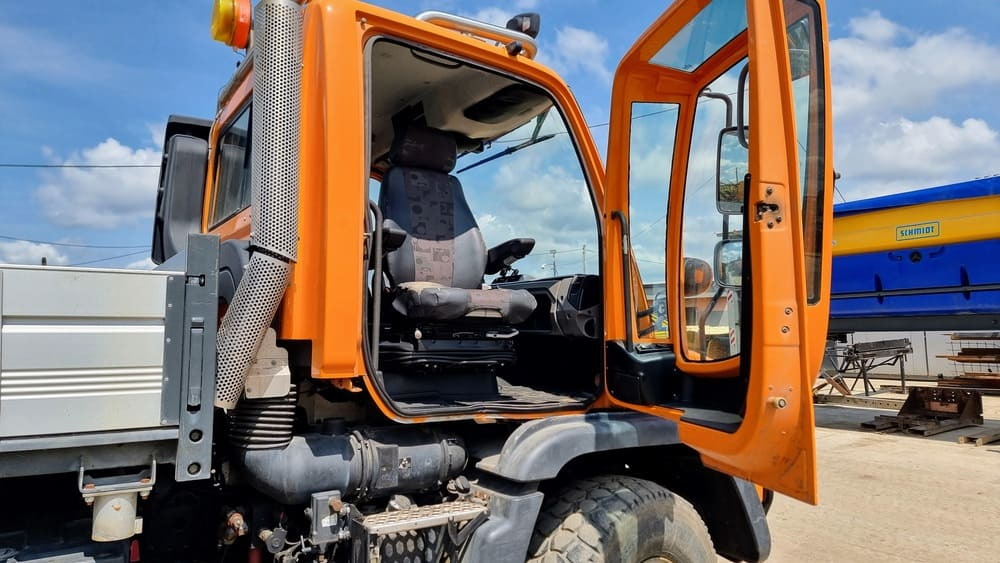 Mercedes-Benz Unimog U527 - Többcélú/ Speciális jármű: 3 kép. Mercedes-Benz Unimog U527 - Többcélú/ Speciális jármű: 3 kép.