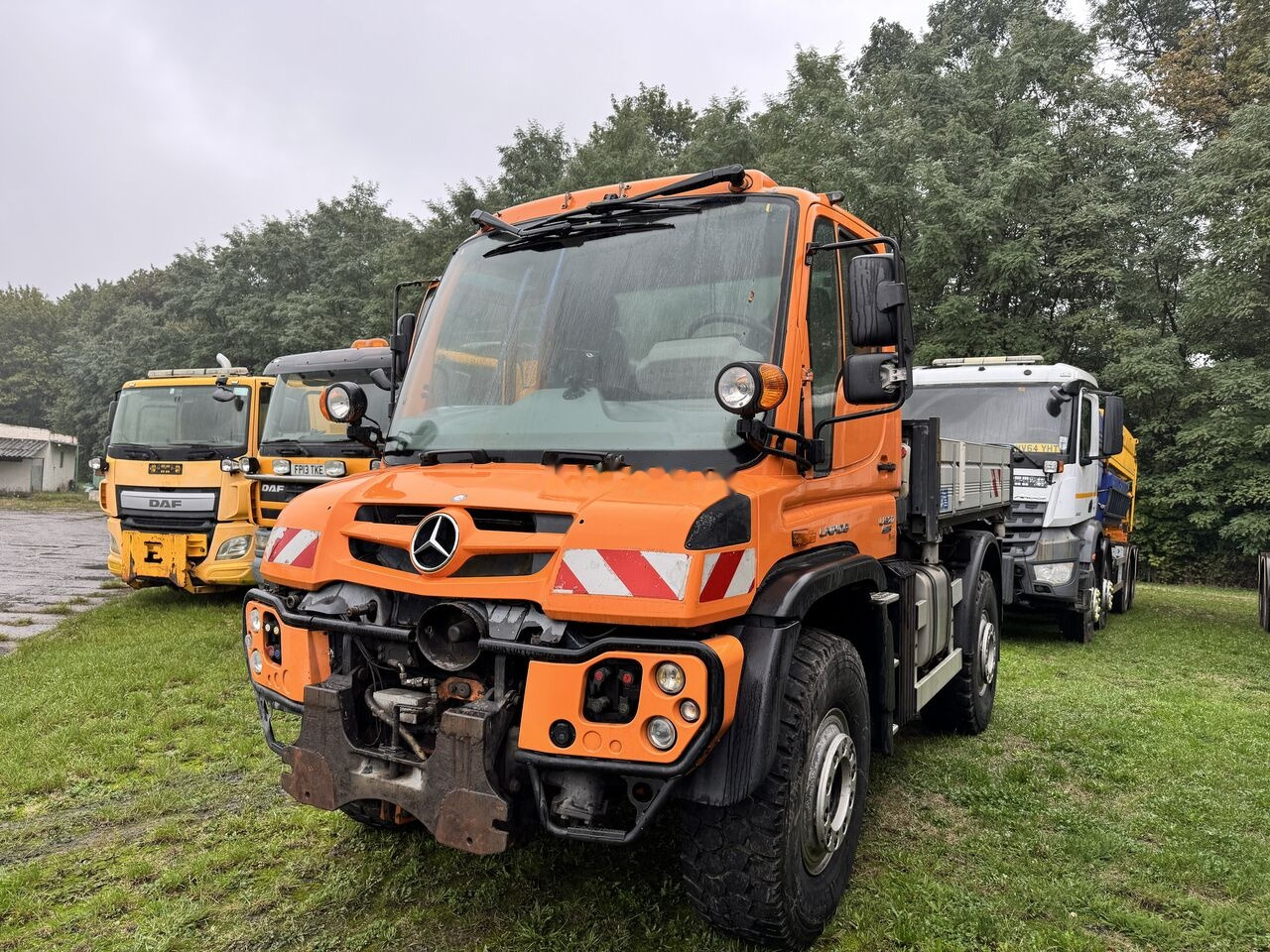 Mercedes-Benz Unimog U527 - Többcélú/ Speciális jármű: 2 kép. Mercedes-Benz Unimog U527 - Többcélú/ Speciális jármű: 2 kép.