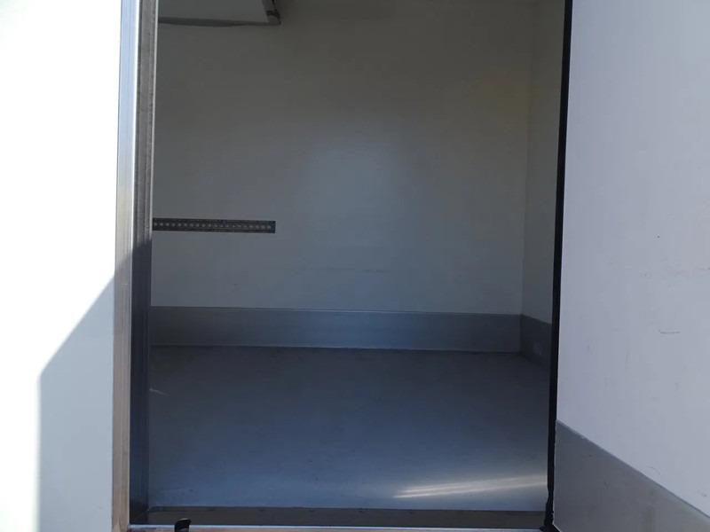 DAF LF 230 Konvecta Multi-Temp - Hőszigetelt teherautó: 4 kép. DAF LF 230 Konvecta Multi-Temp - Hőszigetelt teherautó: 4 kép.