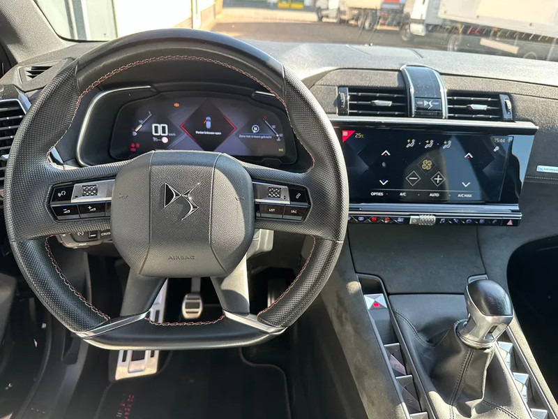 DS Ds 7 Crossback DS PERFORMANCE LINE, 71DKM, ALCANTARA, VIRTUAL COCKPIT, LMV - Terepjáró/ SUV: 5 kép. DS Ds 7 Crossback DS PERFORMANCE LINE, 71DKM, ALCANTARA, VIRTUAL COCKPIT, LMV - Terepjáró/ SUV: 5 kép.