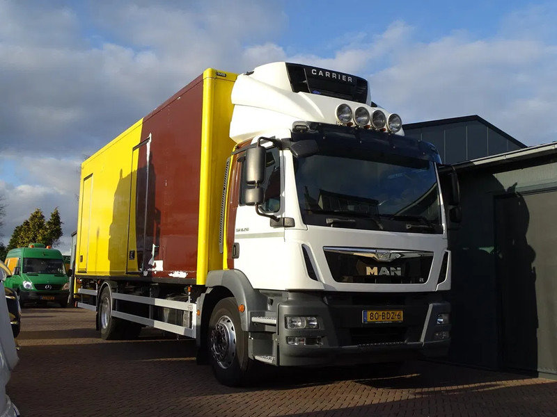 MAN TGM 18.250 E6 CARR SUP 750 CAM LBW 2 TON LOADCAP 10 TON - Hőszigetelt teherautó: 1 kép. MAN TGM 18.250 E6 CARR SUP 750 CAM LBW 2 TON LOADCAP 10 TON - Hőszigetelt teherautó: 1 kép.