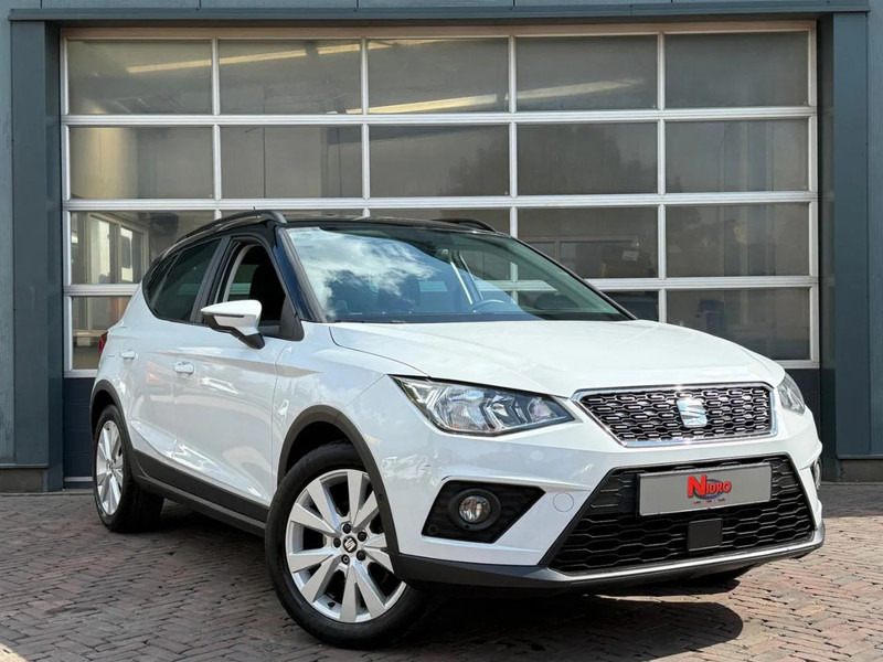 SEAT Arona 1.0 TSI Style Business Intense Carplay Dealeronderhouden Cruise Clima Navi Camera - Terepjáró/ SUV: 1 kép. SEAT Arona 1.0 TSI Style Business Intense Carplay Dealeronderhouden Cruise Clima Navi Camera - Terepjáró/ SUV: 1 kép.
