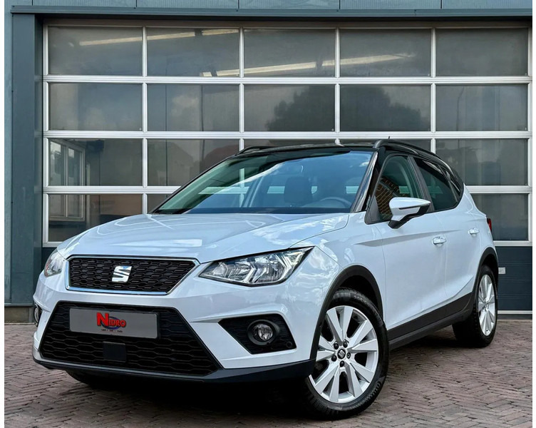 SEAT Arona 1.0 TSI Style Business Intense Carplay Dealeronderhouden Cruise Clima Navi Camera - Terepjáró/ SUV: 3 kép. SEAT Arona 1.0 TSI Style Business Intense Carplay Dealeronderhouden Cruise Clima Navi Camera - Terepjáró/ SUV: 3 kép.