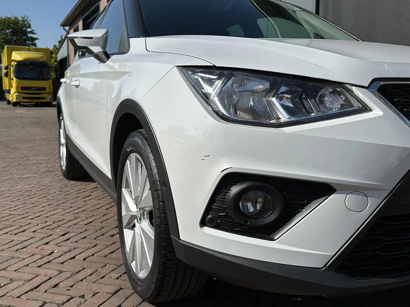 SEAT Arona 1.0 TSI Style Business Intense Carplay Dealeronderhouden Cruise Clima Navi Camera - Hatchback: 4 kép. SEAT Arona 1.0 TSI Style Business Intense Carplay Dealeronderhouden Cruise Clima Navi Camera - Hatchback: 4 kép.