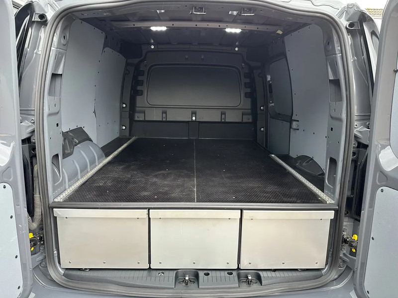 Volkswagen Caddy Cargo 2.0 TDI Comfort - Kis furgon: 4 kép. Volkswagen Caddy Cargo 2.0 TDI Comfort - Kis furgon: 4 kép.