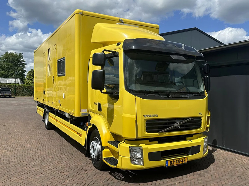 Volvo FL 12.240 BDF ST.AIRCO+ KACHEL, DOUCHE, 2X BED, WASBAK - Dobozos felépítményű teherautó: 1 kép. Volvo FL 12.240 BDF ST.AIRCO+ KACHEL, DOUCHE, 2X BED, WASBAK - Dobozos felépítményű teherautó: 1 kép.