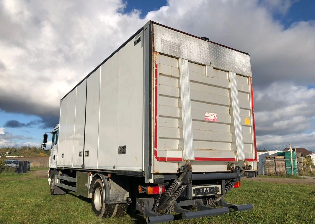 Hőszigetelt teherautó MAN 15.290 Winda Bok otwierany 18 Palet: 12 kép.