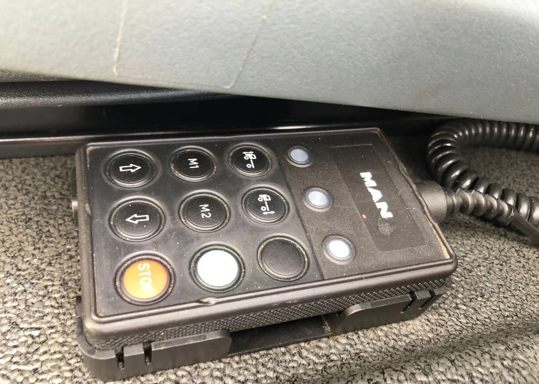 Hőszigetelt teherautó MAN 15.290 Winda Bok otwierany 18 Palet: 30 kép.