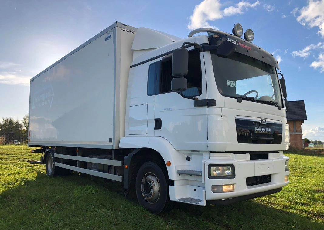 Hőszigetelt teherautó MAN 15.290 Winda Bok otwierany 18 Palet: 10 kép.