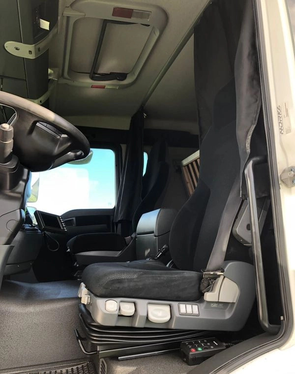 Hőszigetelt teherautó MAN 15.290 Winda Bok otwierany 18 Palet: 31 kép.