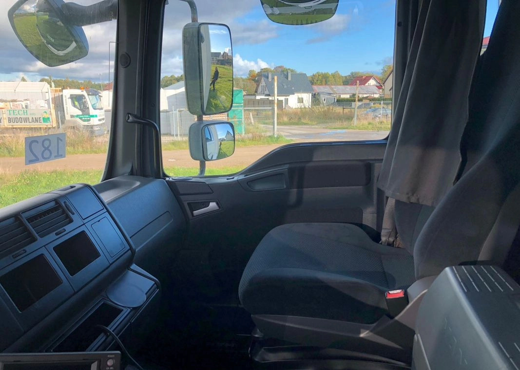 Hőszigetelt teherautó MAN 15.290 Winda Bok otwierany 18 Palet: 39 kép.