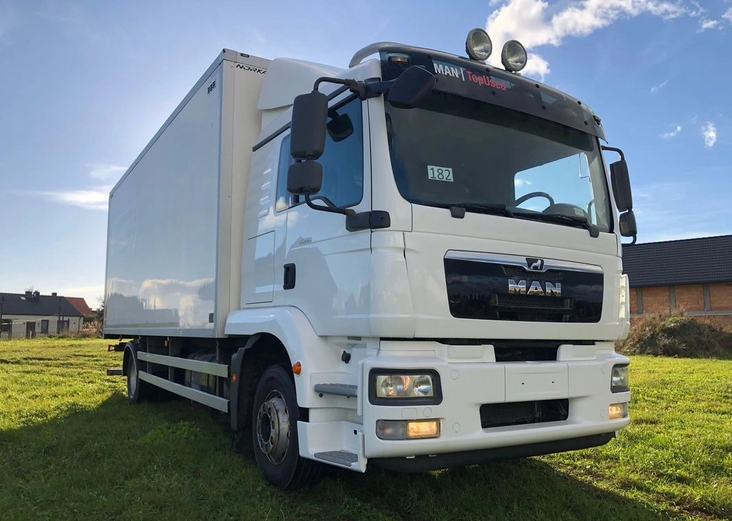 Hőszigetelt teherautó MAN 15.290 Winda Bok otwierany 18 Palet: 9 kép.