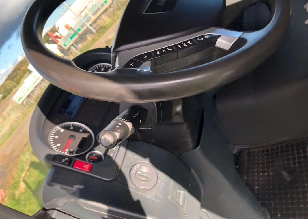 Hőszigetelt teherautó MAN 15.290 Winda Bok otwierany 18 Palet: 37 kép.