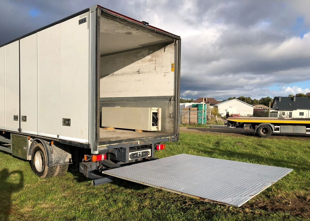 Hőszigetelt teherautó MAN 15.290 Winda Bok otwierany 18 Palet: 19 kép.